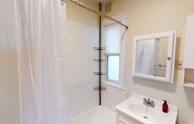 4 beds, 1 bath, $3,800, Unit 2