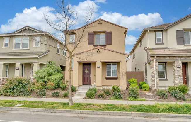 Beautiful 2019 Built 3 bedrooms 2.5 bath!