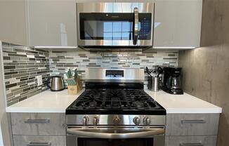 Electric Range In Kitchen at The Mansfield at Miracle Mile, Los Angeles, 90036
