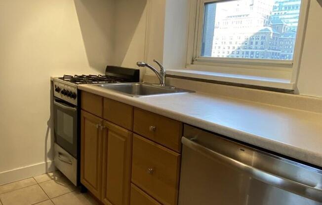 1 bed, 1.5 baths, 974 sqft, $5,000, Unit 22B