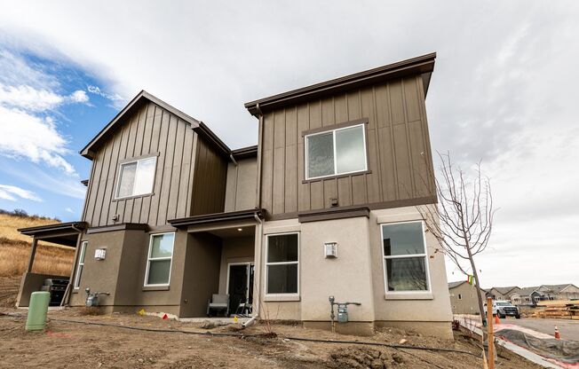 3 Bedroom End Unit Luxury Townhome in Mountain Shadows
