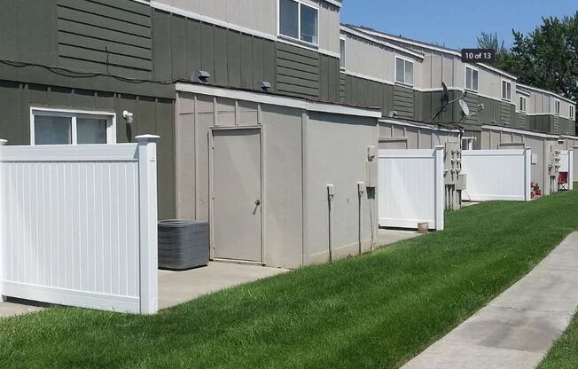 2 beds, 1.5 baths, 942 sqft, $1,325, Unit 4321B02