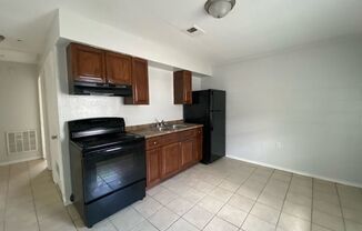 2 beds, 1 bath, $625, Unit #2