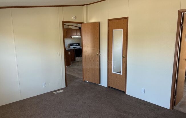 3 beds, 2 baths, $995