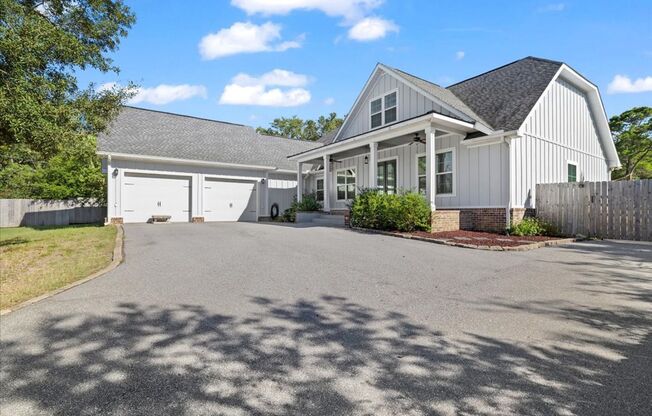 Custom Spacious Gulf Breeze Estate