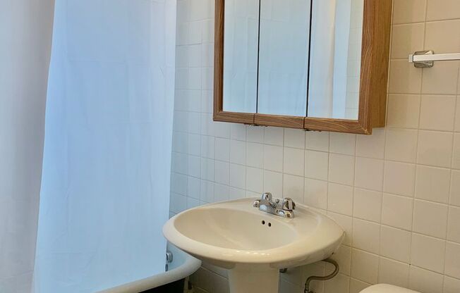 Studio, 1 bath, 500 sqft, $1,665, Unit 553-411