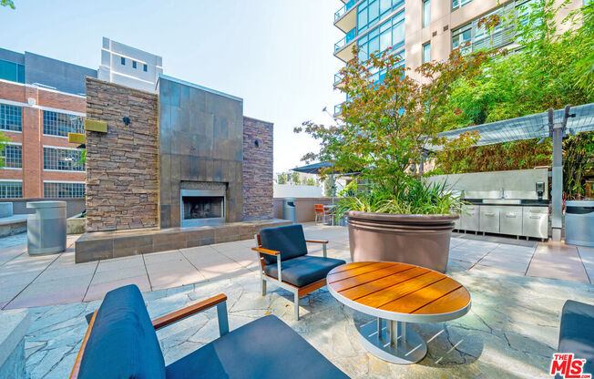 1 bed, 1 bath, 960 sqft, $2,700, Unit 714