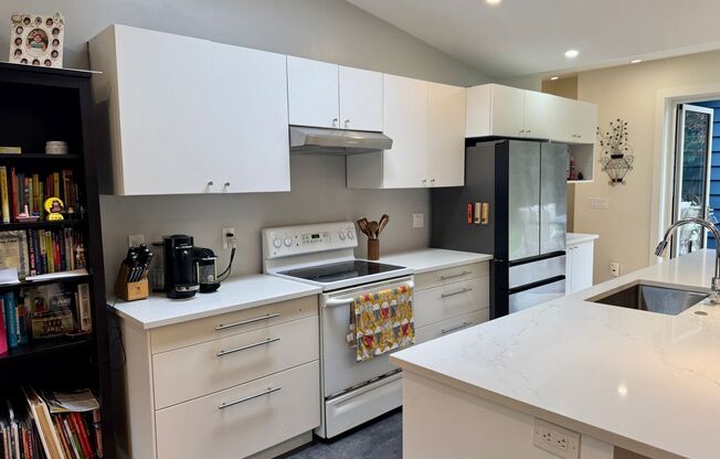 Fantastic Rambler in Lake Hills with A/C!