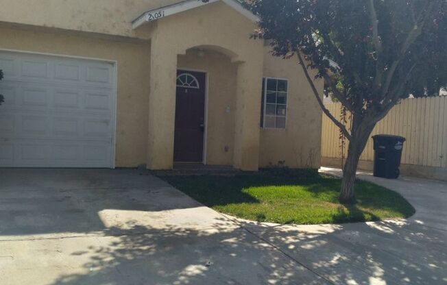 2 beds, 1.5 baths, 1,140 sqft, $1,700