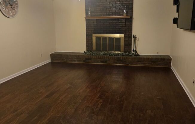 Spacious 4 bedroom, 2.5 bath home for lease.