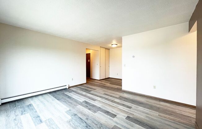 2 beds, 1 bath, 650 sqft, $805, Unit 605-15