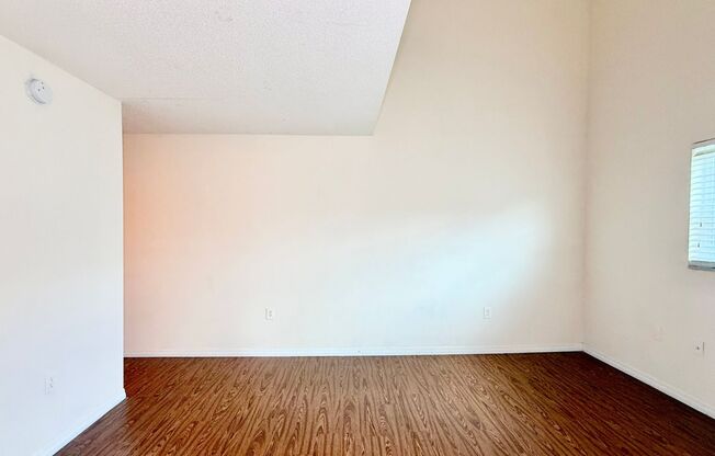 1 bed, 1.5 baths, 778 sqft, $1,245