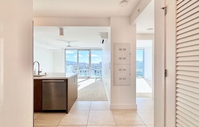 PET FRIENDLY! BEAUTIFUL 2 BEDROOM UNIT ON 29TH FLOOR