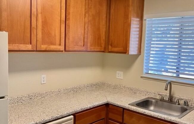 1 bed, 1 bath, 700 sqft, $1,595, Unit 36