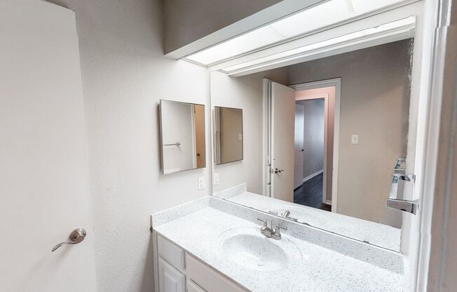 1 bed, 1 bath, 950 sqft, $919