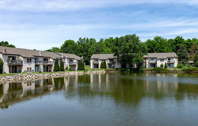 lake at Old Farm Shores Apartments