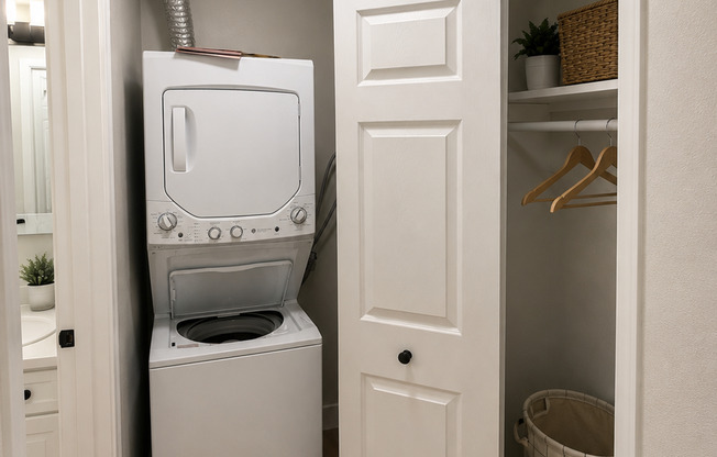 ONE MONTH FREE! Ironwood Greens | Studio, 1 & 2 Bedroom Apartments