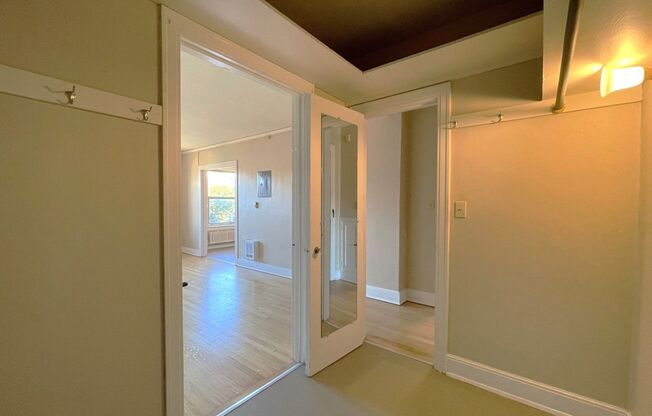 Studio, 1 bath, 500 sqft, $1,395, Unit 410