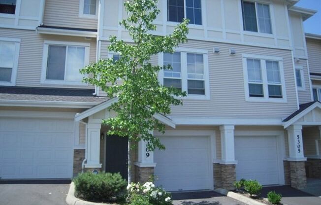 2Bd/2.5Ba Bellevue Townhouse