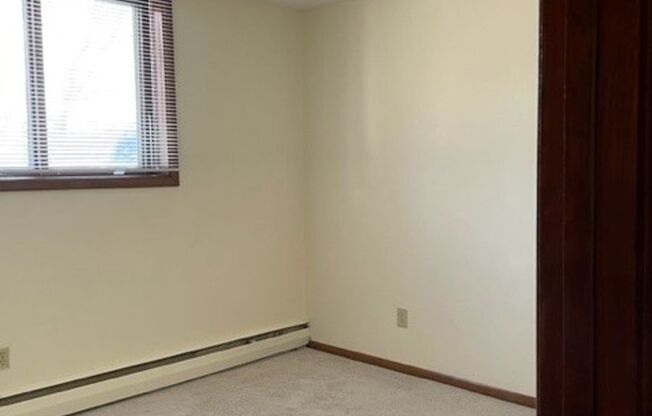 2 beds, 1 bath, 925 sqft, $1,275, Unit 2255-001