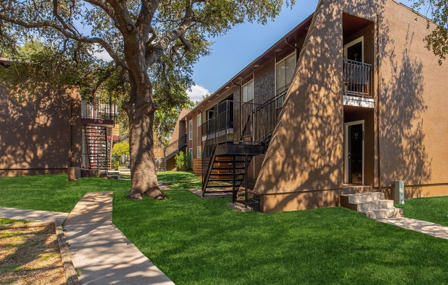 Green Oaks at Medical Apartments