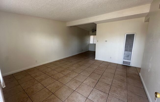 2 beds, 1 bath, $900