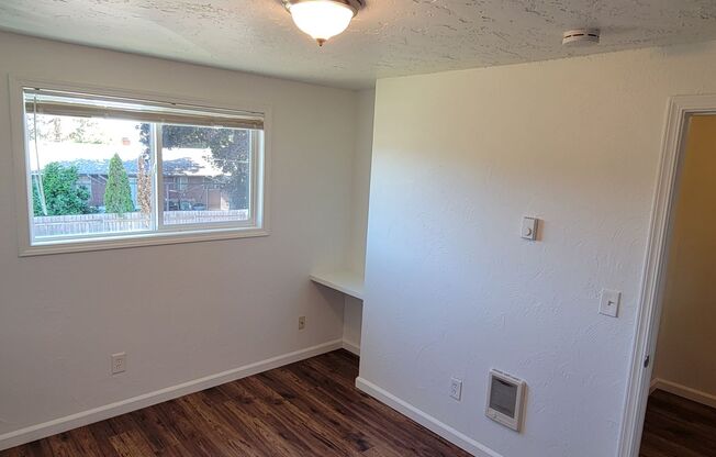 2 beds, 1 bath, $1,295