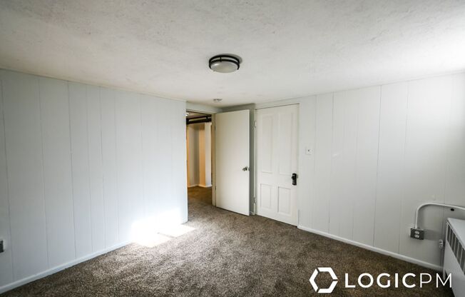 2 beds, 1 bath, $1,100