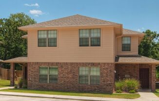 AUGUST PRE-LEASE 2025 Fantastic 3 Bed, 3 Bath Duplex in Aggies Acres!