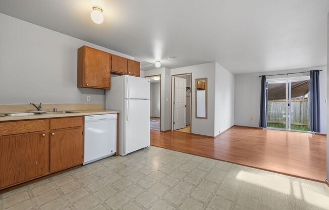 2 beds, 1 bath, $1,775, Unit # #B