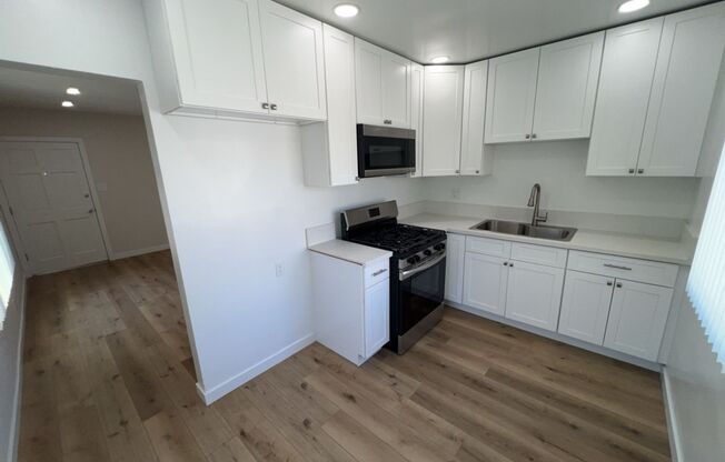 2 beds, 1 bath, $2,395