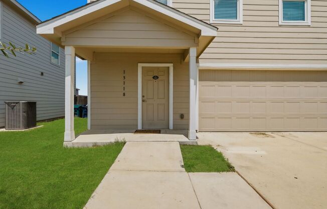 Beautiful 4-Bedroom Home with Golf & Clubhouse Access
