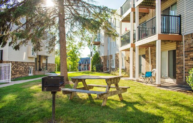 2 beds, 1 bath, 860 sqft, $1,310, Unit 842-105
