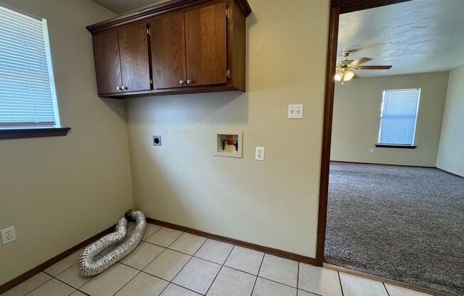 2 beds, 1 bath, $800, Unit 212 NW 14th B