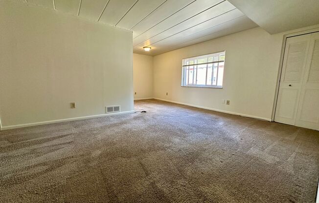2 beds, 1 bath, $1,095, Unit C-22
