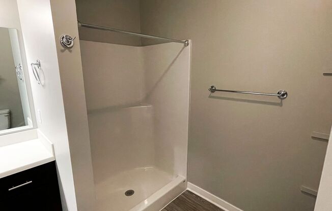 Studio, 1 bath, 550 sqft, $1,005, Unit 303