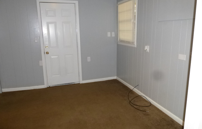 3 beds, 2 baths, $1,100