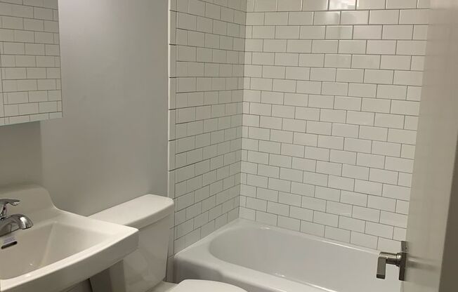 3 beds, 2 baths, 1,073 sqft, $1,895, Unit 6