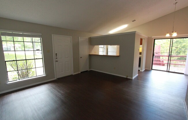 11603 Poplar Cv