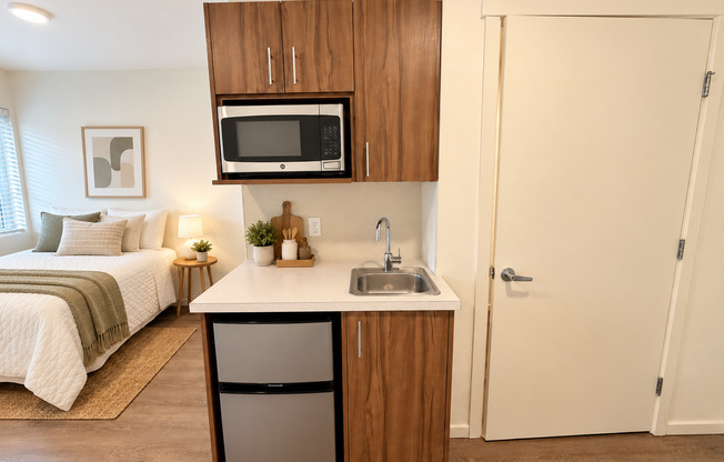 Studio, 1 bath, 180 sqft, $1,295, Unit 413