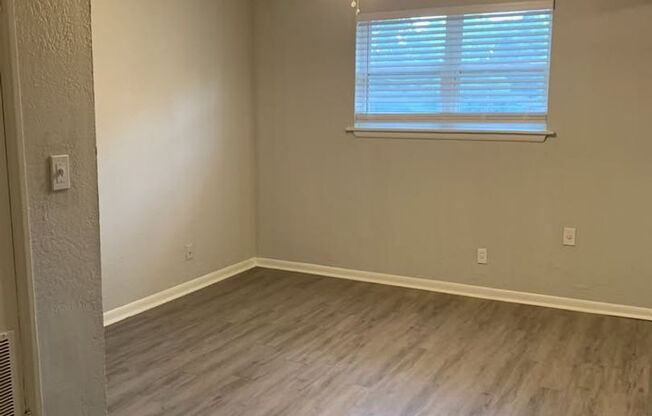 1 bed, 1 bath, 700 sqft, $895, Unit 6118-B