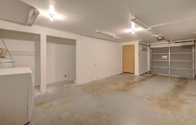 SALMON CREEK ~ WATERS EDGE CONDOS~ LARGE 2 Bd 2.5 Ba!