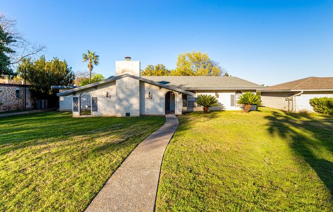 BEAUTIFULLY RENOVATED ONE STORY HOME IN A NICE QUIET NEIGHBORHOOD***MEDICAL CENTER
