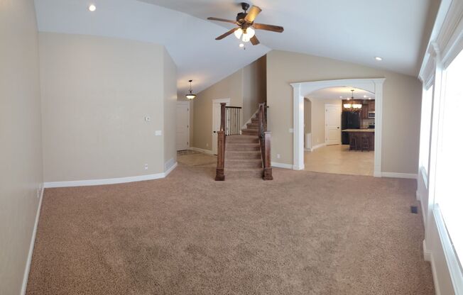 GORGEOUS 5 bed, 3.5 Bath Home In The Henderson Subdivision