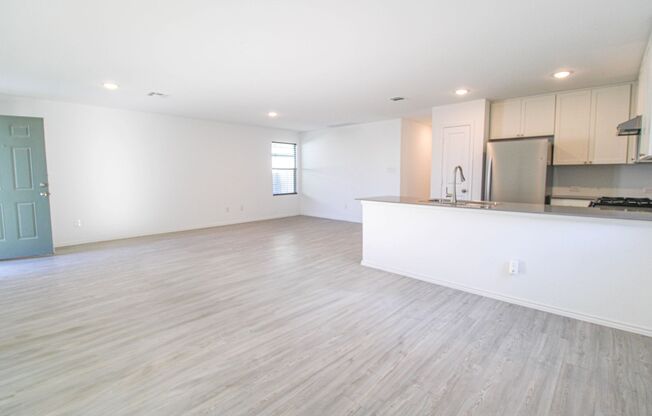 ************Move In Special- 2 WEEKS FREE!!!!************