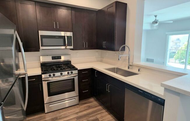 2 beds, 2.5 baths, $4,295, Unit 5