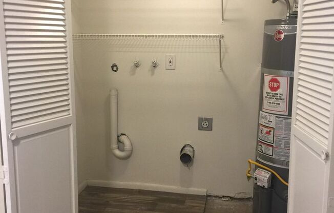 2 beds, 1 bath, 935 sqft, $1,299, Unit 25