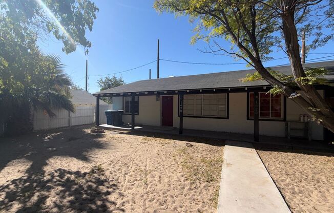 Updated 2-Bedroom Unit in Duplex with Brand-New Flooring