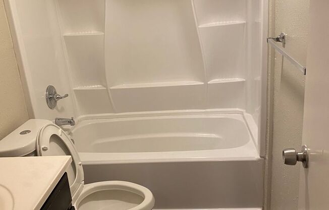 2 beds, 1 bath, 728 sqft, $750, Unit D4