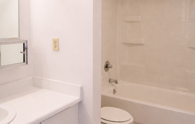 2 beds, 1 bath, 1,093 sqft, $1,354, Unit L205